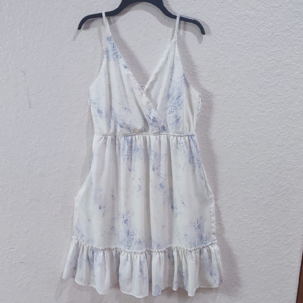 Sim & SamWhite and Blue Sleeveless Dress - Picture 17 of 17